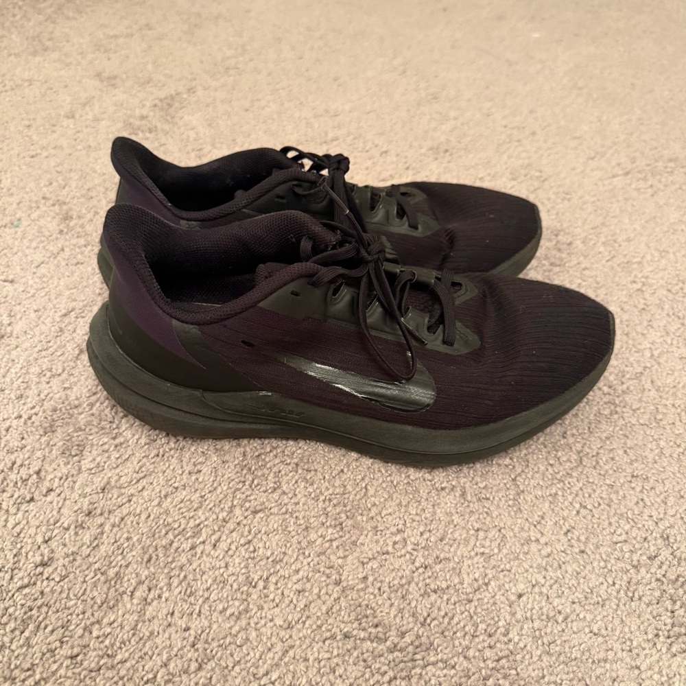 Nike Men's Black Athletic Shoes